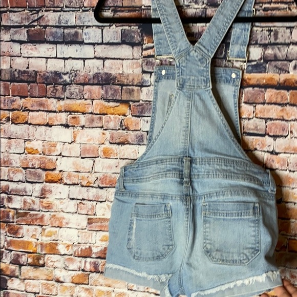 Girls Overall Shorts - Picture 2 of 3